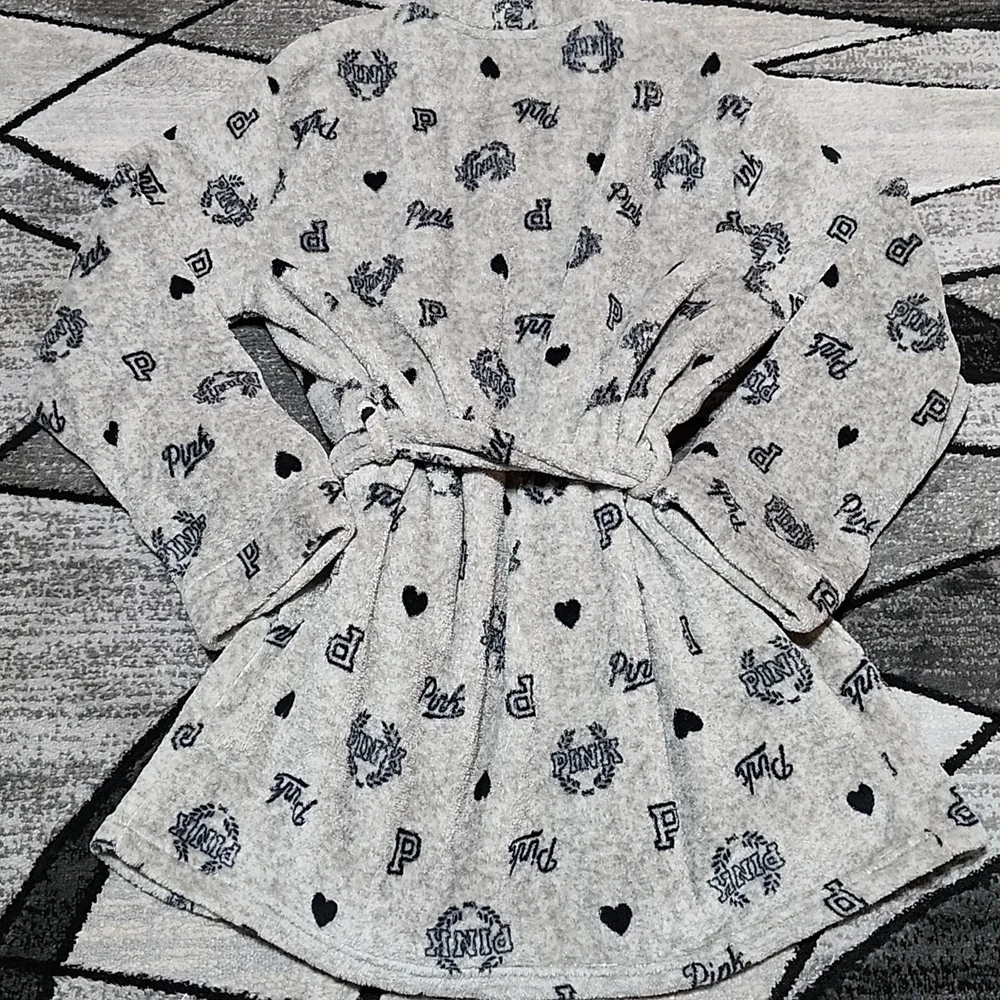 VS PINK 2019 COZY FLEECE MONOGRAM ROBE GRAY & BLUE M/L